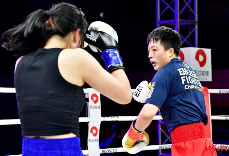 荣膺全国泰, ikuiN, 适应当地环