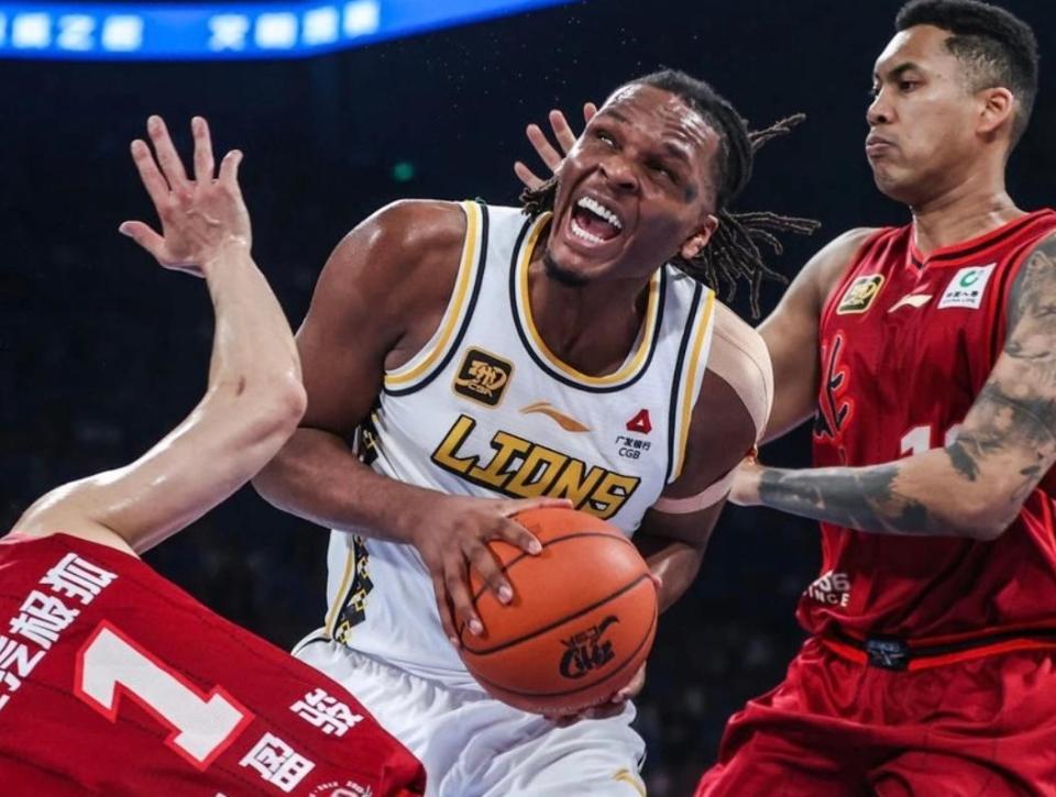 EMvbk, 进攻主要来, 球圈赵探长